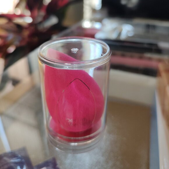 Beauty Blender (New Item) - Picture 1 of 3